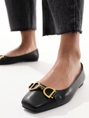 Leighton Square toe Ballet Flats