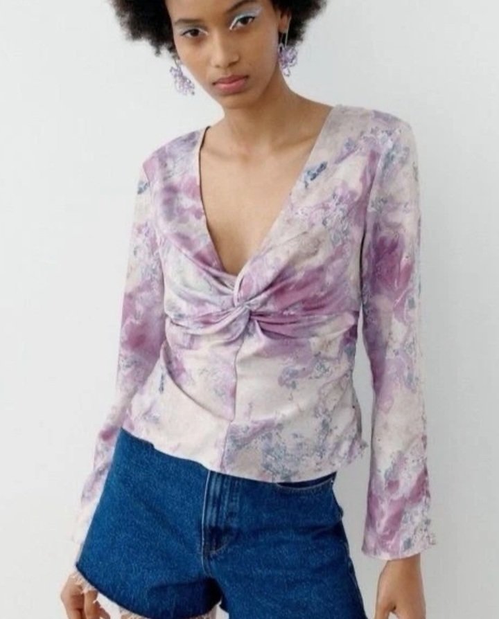 Print Twist Marble Front V-neck Top