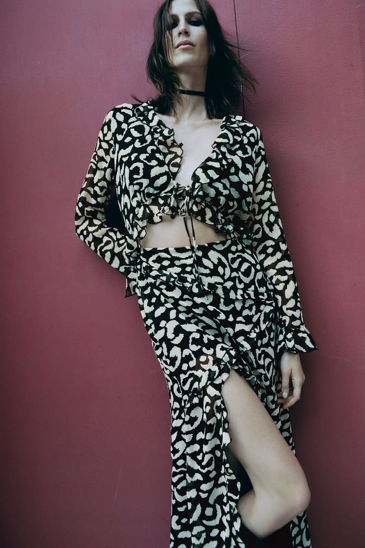Black And Cream Abstract Print Maxi with Slit - Image 4