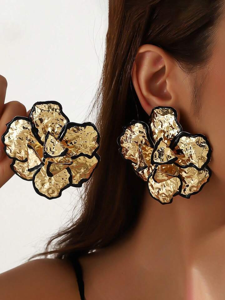 Gold Black Flower Stud Earrings