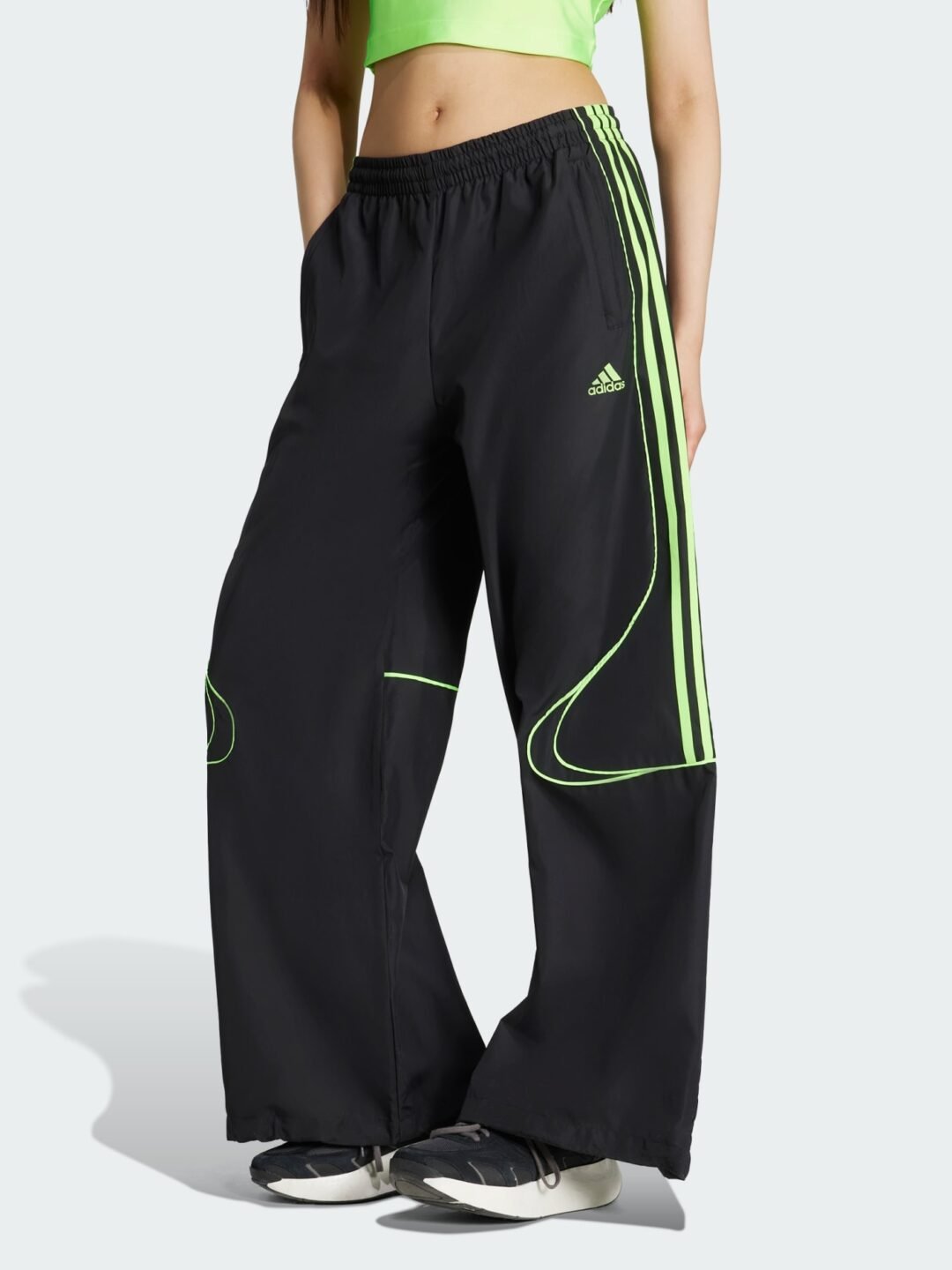 TEAMGEIST ADICOLOR OVERSIZED WOVEN TRACK PANT - Black / Signal Green